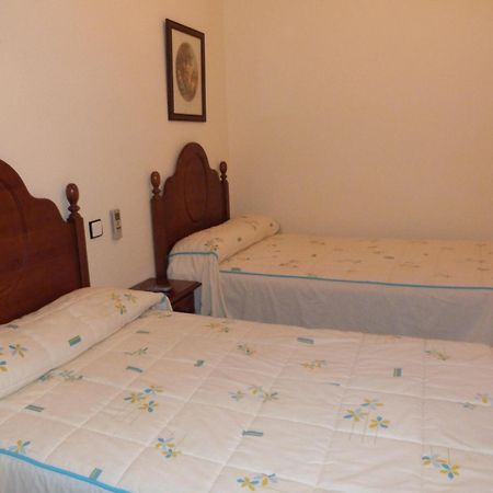 Hostal Restaurante Las Canteras Pedrera ภายนอก รูปภาพ
