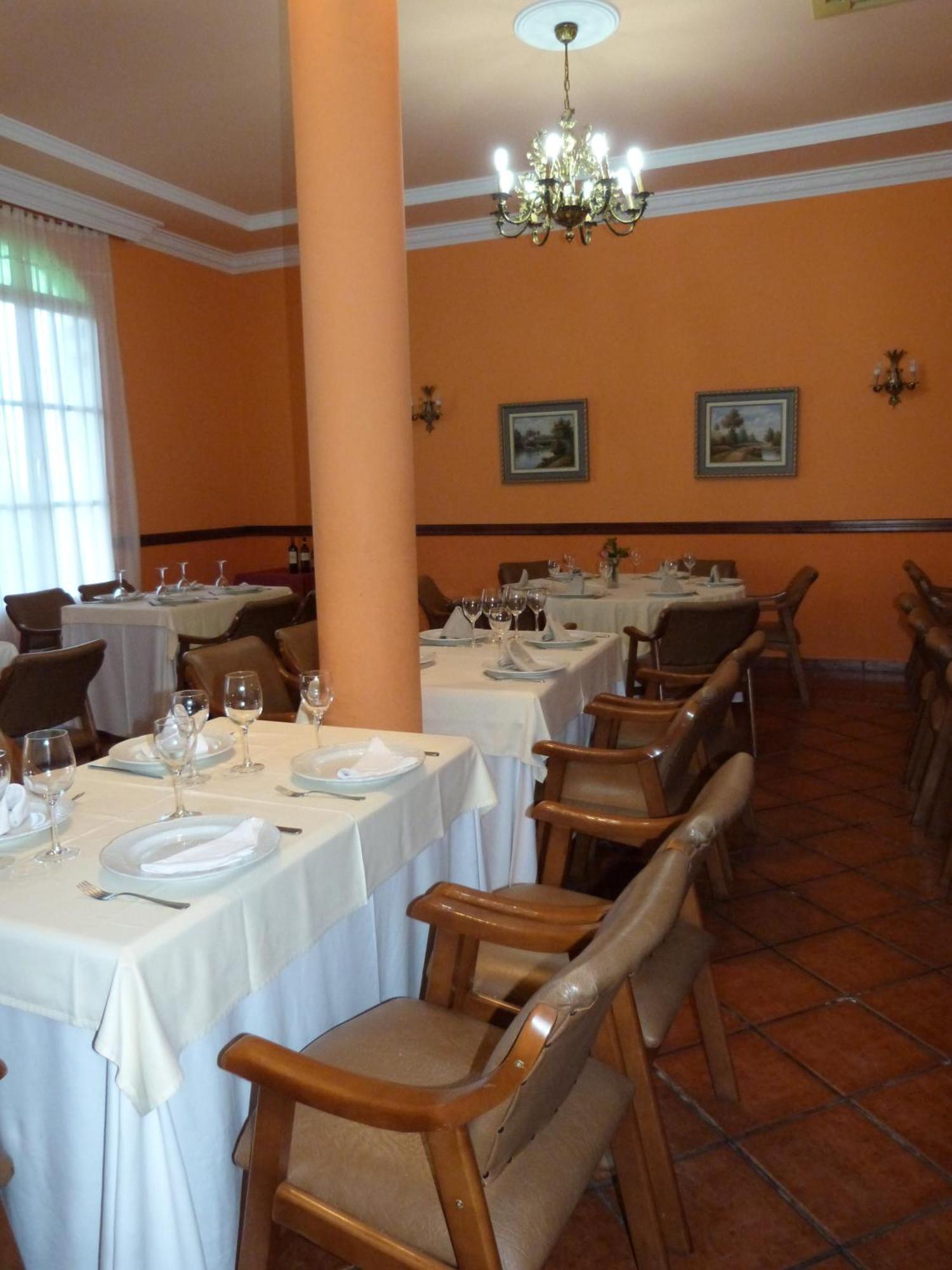 Hostal Restaurante Las Canteras Pedrera ภายนอก รูปภาพ
