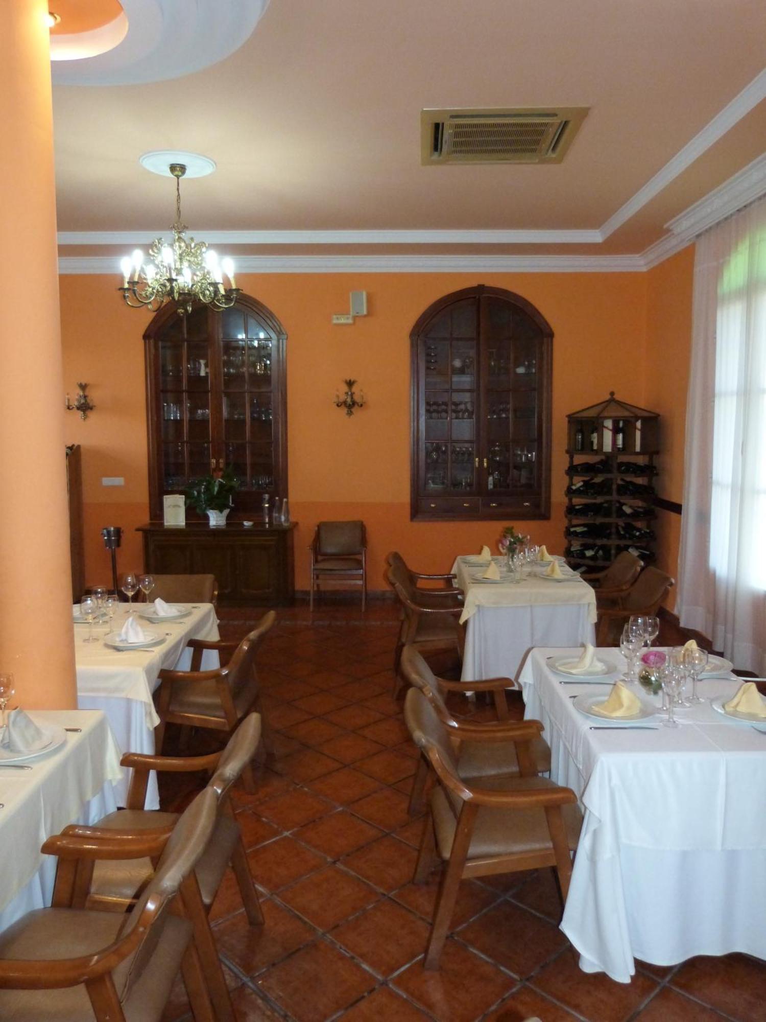 Hostal Restaurante Las Canteras Pedrera ภายนอก รูปภาพ