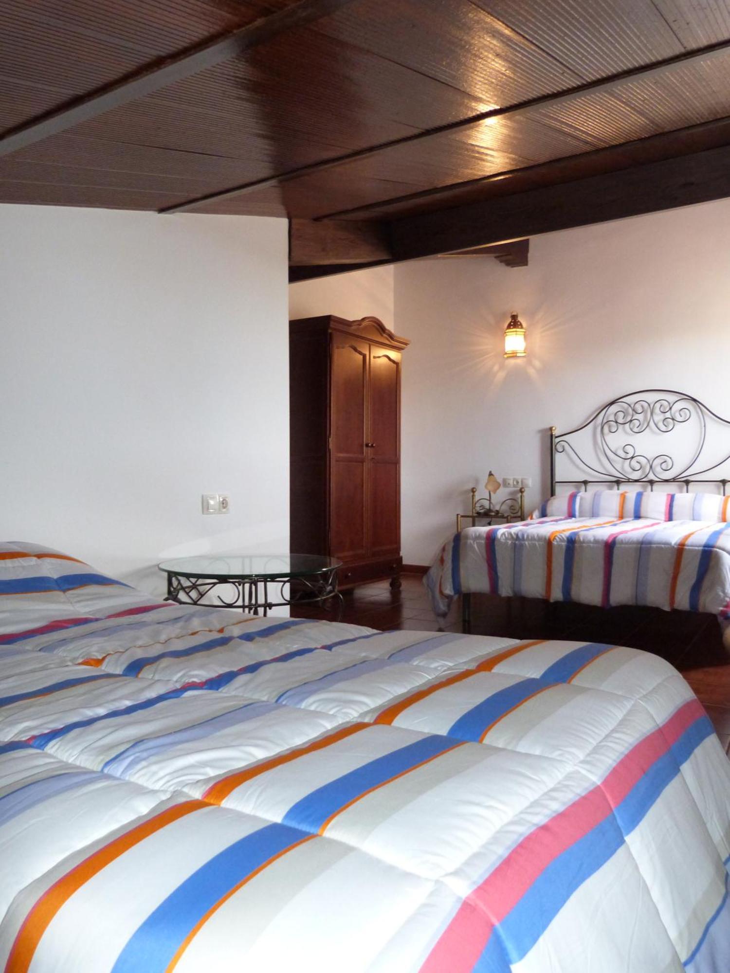 Hostal Restaurante Las Canteras Pedrera ภายนอก รูปภาพ