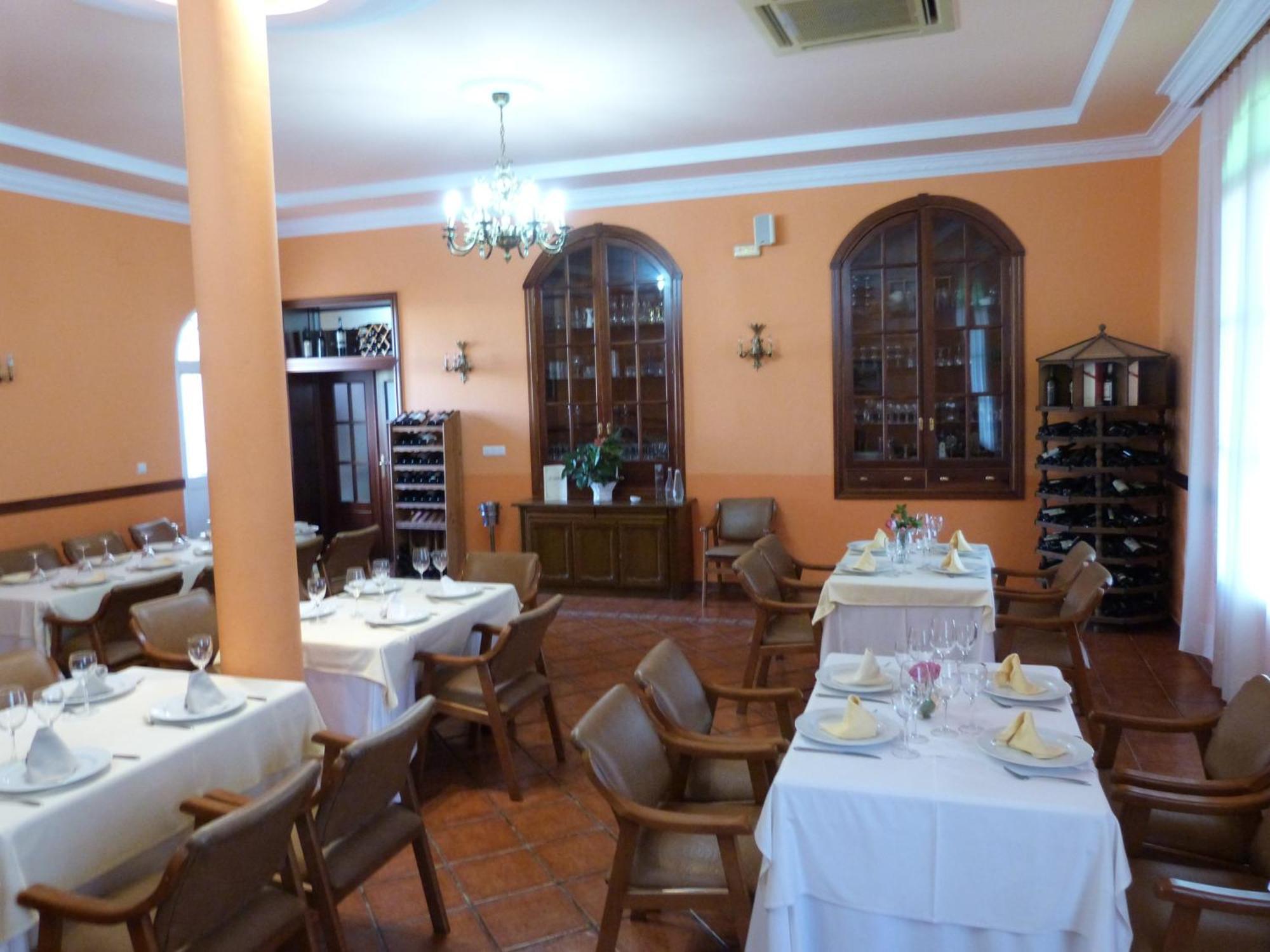 Hostal Restaurante Las Canteras Pedrera ภายนอก รูปภาพ