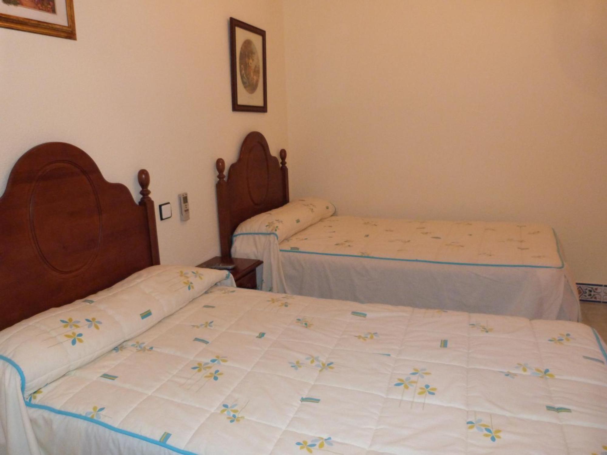 Hostal Restaurante Las Canteras Pedrera ภายนอก รูปภาพ